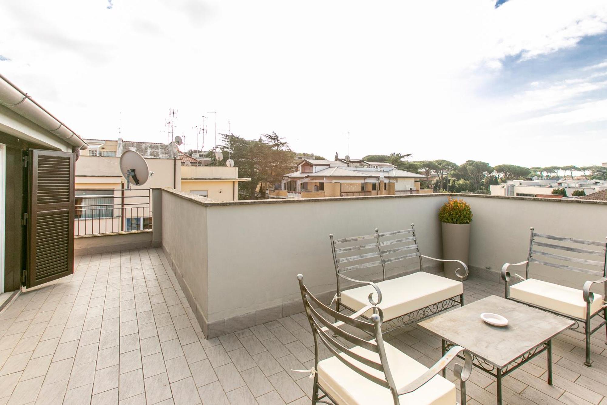 Terrazza San Pietro Vicino Metro A * Rom